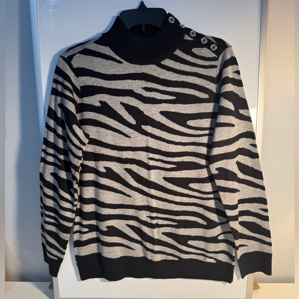 Calvin Klein - Like New - Black and Gray Knit Sweater